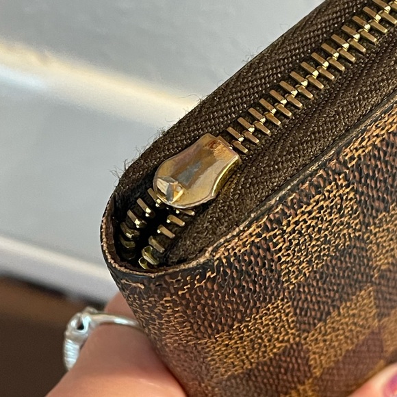 Louis Vuitton Zippy Wallet - Picture 10 of 13